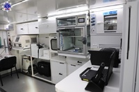 Fotografia przedstawiająca urządzenia wewnątrz platformy