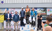 Zwycięzcy XIII Papieskiego Biegu Przełajowego na podium.