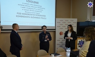 Przywitanie uczestników szkolenia przez insp. Beatę Różniak-Krzeszewską - Komendanta Szkoły Policji w Pile na sali konferencyjnej