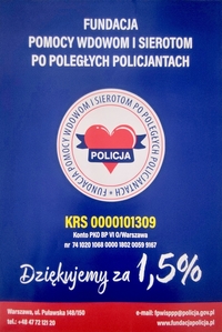 zdjęcie kolorowe, tło niebieskie, w górnej części napis Fundacja Pomocy Wdowom i Sierotom po Poległych Policjantach, w środku w białym kole czerwone serce z napisem Policja. Poniżej numer KRS i napis dziękujemy za Twoje 1,5 procent