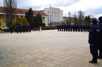 widok na poddziały policji ustawione na Placu Staszica w Pile