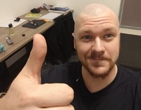 policjanci ze ściętymi włosami