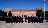 widok na formacje policjantów