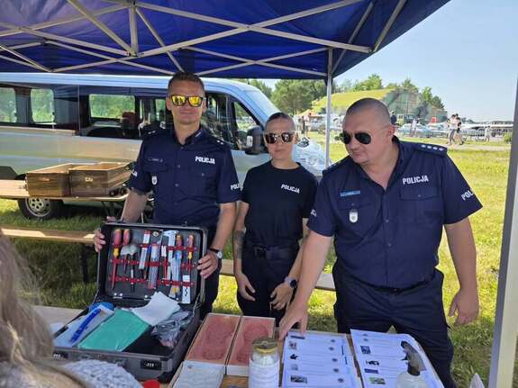 Stanowisko Szkoły Policji podczas festynu