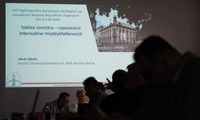widok na prezentację multimedialną podczas jednego z wykładów