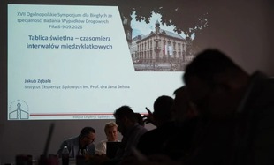 widok na prezentację multimedialną podczas jednego z wykładów