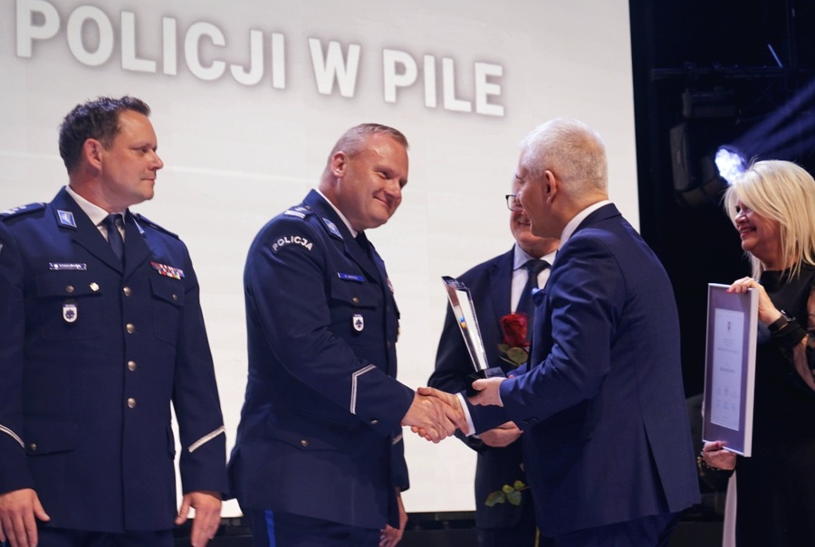 Szkoła Policji w Pile mianowana Ambasadorem Powiatu Pilskiego - prestiżowe wyróżnienie na Gali Lider Sukcesu 2025